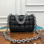 BOTTEGA-VENETA-THE-CHAIN-CASSETTE.png