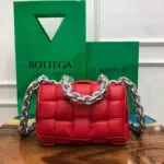 BOTTEGA-VENETA-THE-CHAIN-CASSETTE.png