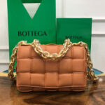 BOTTEGA-VENETA-THE-CHAIN-CASSETTE.png