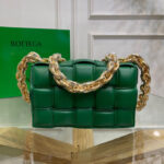 BOTTEGA-VENETA-THE-CHAIN-CASSETTE.png